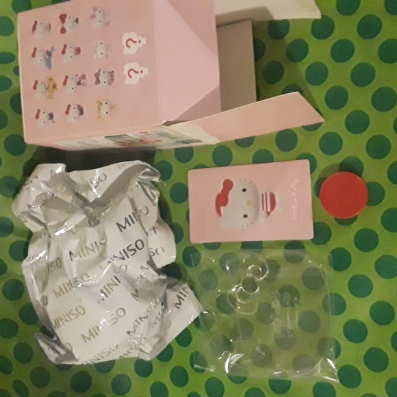 Hello Kitty Miniso 45th Anniversary collectible figure Sanrio HTF Unopen… - Picture 3 of 9